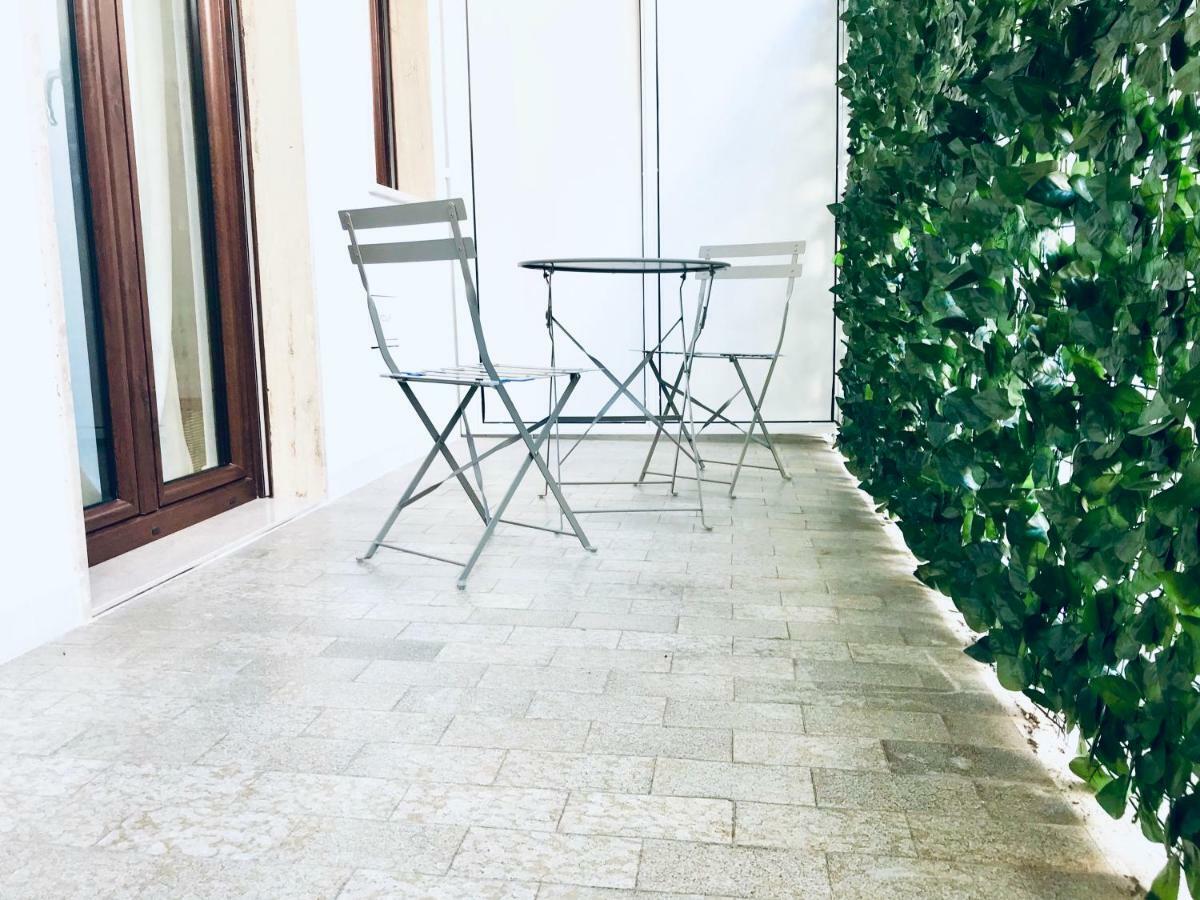 Bellhome 3 - Elegante Appartamento Nel Centro Di Bari Buitenkant foto